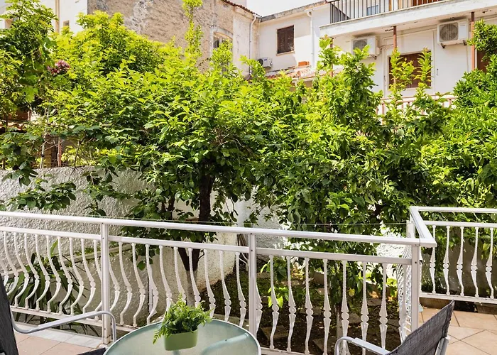 Niovi Luxury Apartment